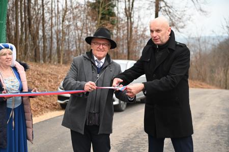 Druga faza obnovljene Lovske ceste tudi uradno odprta