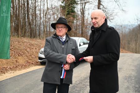 Druga faza obnovljene Lovske ceste tudi uradno odprta