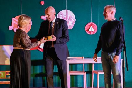 Na Raki bogatejši za nov defibrilator