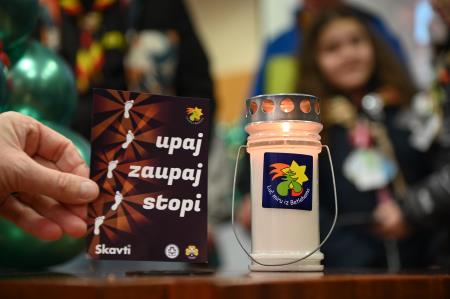 Skavti prinesli Luč miru na Mestno občino Krško 