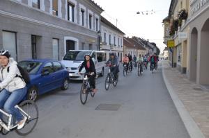 Teden mobilnosti so z akcijo S kolesom ali peš v službo danes otvorili zaposleni občinske uprave.