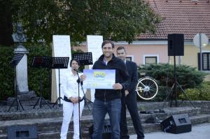 Predstavnik podjetja Jyl z zmagovalno idejno rešitvijo