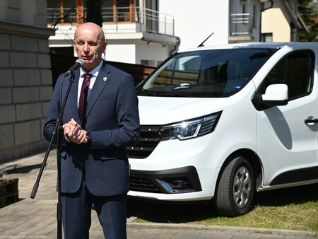 Župan predal ključe novega kombi vozila