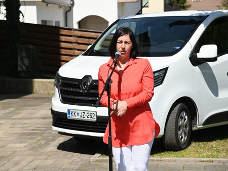 Župan predal ključe novega kombi vozila