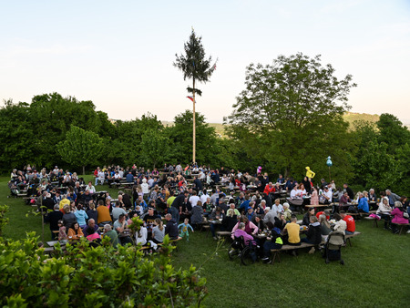 Na Trški Gori prižgali prvomajski kres