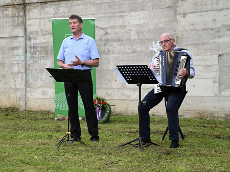 V Brestanici položili venec ob obnovljen spomenik NOB in izgnancem