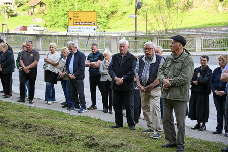 V Brestanici položili venec ob obnovljen spomenik NOB in izgnancem