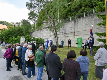 V Brestanici položili venec ob obnovljen spomenik NOB in izgnancem
