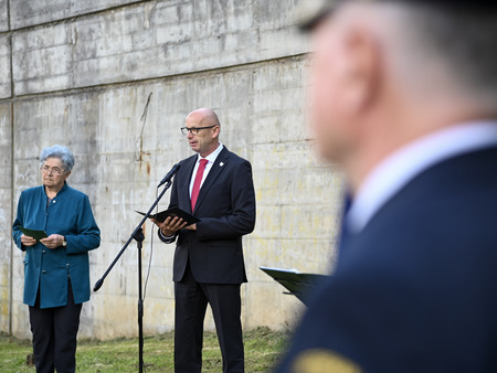 V Brestanici položili venec ob obnovljen spomenik NOB in izgnancem