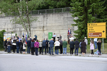 V Brestanici položili venec ob obnovljen spomenik NOB in izgnancem