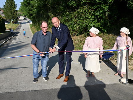 Na Senušah namenu predali urejene pločnike