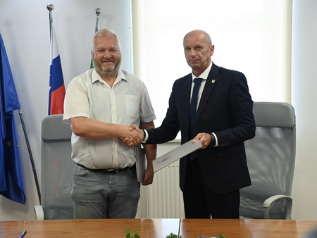 Podpis gradbene pogodbe za projekt Park urbanih športov – športno rekreacijski center