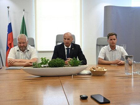 Podpis gradbene pogodbe za projekt Park urbanih športov – športno rekreacijski center