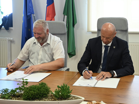 Podpis gradbene pogodbe za projekt Park urbanih športov – športno rekreacijski center