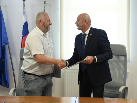 Podpis gradbene pogodbe za projekt Park urbanih športov – športno rekreacijski center