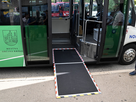 V Krškem uradno predali električni mestni avtobus