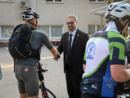 Uspešno izvedeno 1. kolesarjenje po poteh defibrilatorjev 