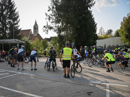 Uspešno izvedeno 1. kolesarjenje po poteh defibrilatorjev 