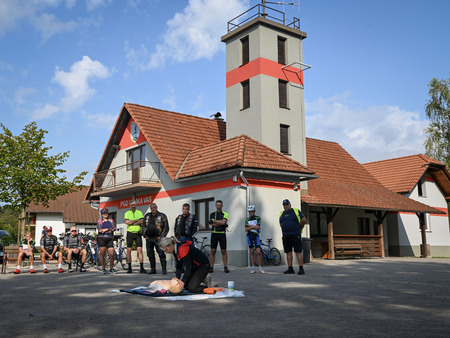 Uspešno izvedeno 1. kolesarjenje po poteh defibrilatorjev 