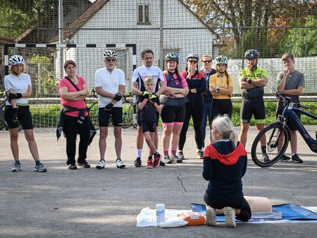 Uspešno izvedeno 1. kolesarjenje po poteh defibrilatorjev 