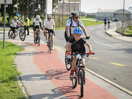 Uspešno izvedeno 1. kolesarjenje po poteh defibrilatorjev 