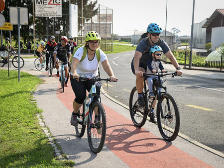 Uspešno izvedeno 1. kolesarjenje po poteh defibrilatorjev 