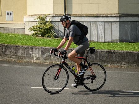 Uspešno izvedeno 1. kolesarjenje po poteh defibrilatorjev 