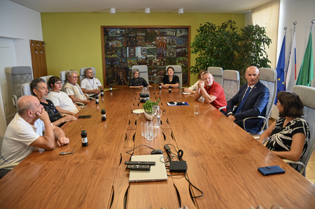 Župan sprejel prostovoljce projekta Sopotniki 