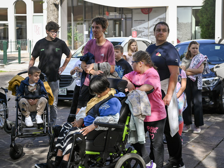 Gibalno ovirani na poti skozi mesto 