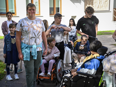 Gibalno ovirani na poti skozi mesto 