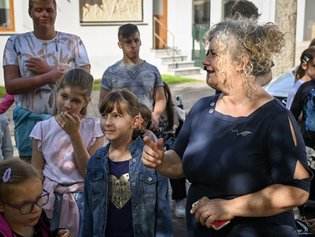 Gibalno ovirani na poti skozi mesto 