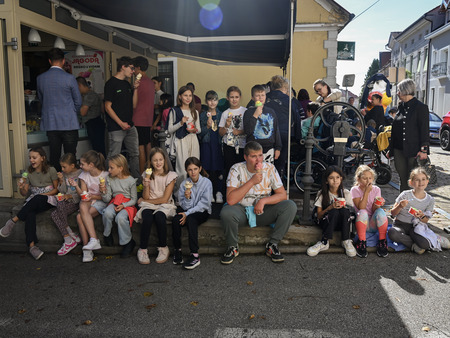 Gibalno ovirani na poti skozi mesto 