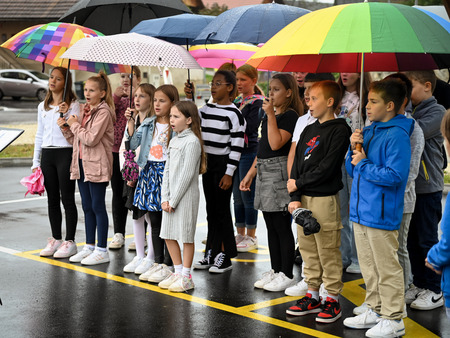 Na Raki namenu predali novo parkirišče in zaključen projekt kanalizacije s čistilno napravo