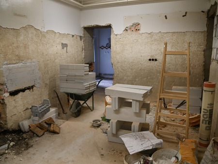 Poteka 1. sklop prenove koče na Bohorju 