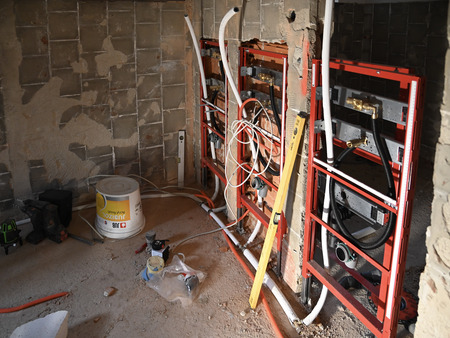 Poteka 1. sklop prenove koče na Bohorju 