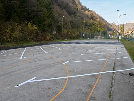 Urejeno začasno parkirišče na igrišču Šajspoh