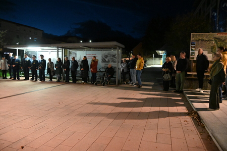 V Krškem so se žrtvam prometnih nesreč poklonili ob obeležju na Trgu Matije Gubca s prižigom sveč