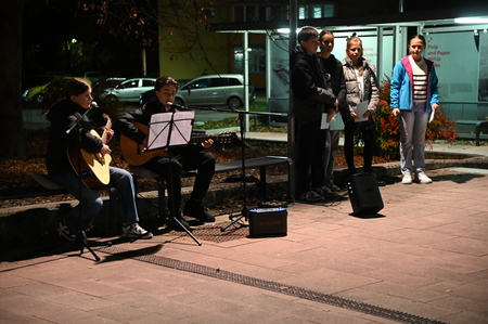 V Krškem so se žrtvam prometnih nesreč poklonili ob obeležju na Trgu Matije Gubca s prižigom sveč
