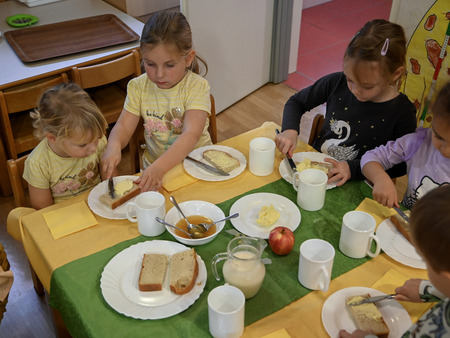 Tradicionalni slovenski zajtrk v Vrtcu Pravljica