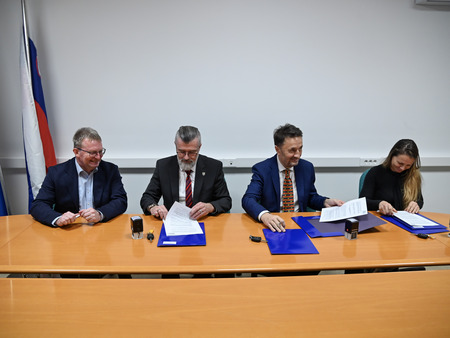 Mestna občina Krško podpisala dogovor o brezplačni uporabi protipoplavne opreme