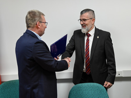 Mestna občina Krško podpisala dogovor o brezplačni uporabi protipoplavne opreme