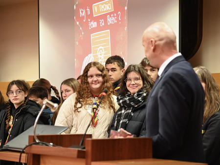 Skavti prinesli luč miru na Mestno občino Krško