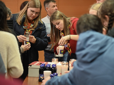 Skavti prinesli luč miru na Mestno občino Krško