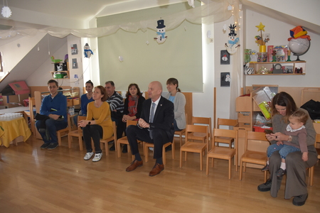 Najmlajši iz Vrtca Pravljica pričarali praznično vzdušje