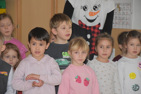 Najmlajši iz Vrtca Pravljica pričarali praznično vzdušje