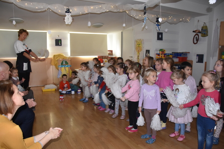 Najmlajši iz Vrtca Pravljica pričarali praznično vzdušje