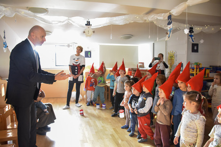 Najmlajši iz Vrtca Pravljica pričarali praznično vzdušje