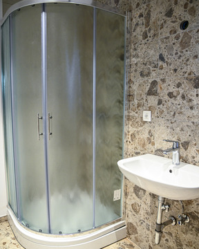 Zaključena 1. faza obnove koče na Bohorju