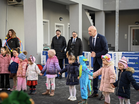 Maškare iz Vrtca Pravljica obiskale Mestno občino Krško