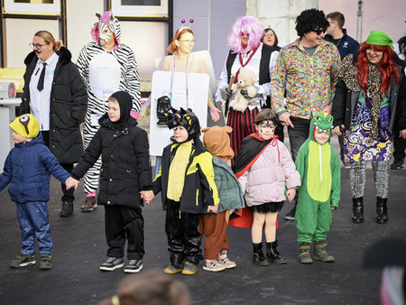 Maškare iz Vrtca Pravljica obiskale Mestno občino Krško